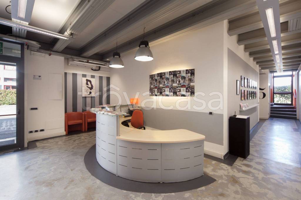 negozio in vendita a Milano in zona Corvetto