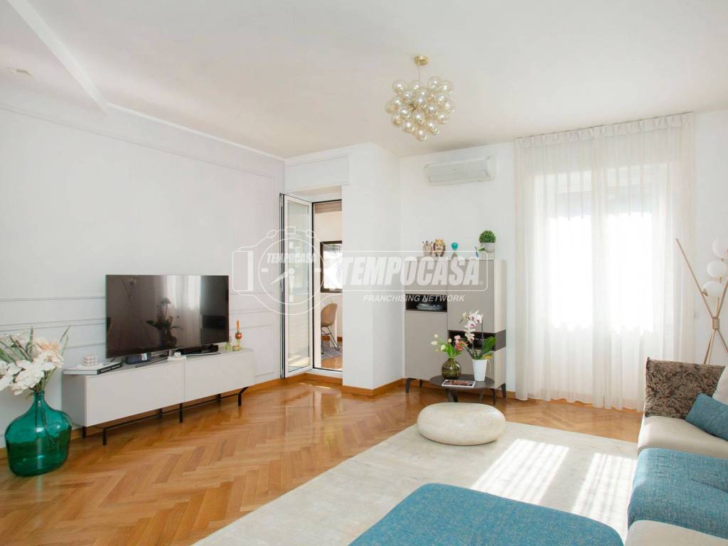 appartamento in vendita a Milano in zona Bullona