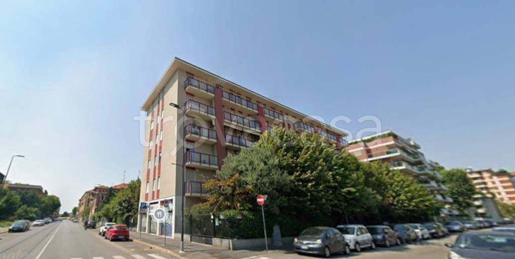 ufficio in vendita a Milano in zona Forze Armate
