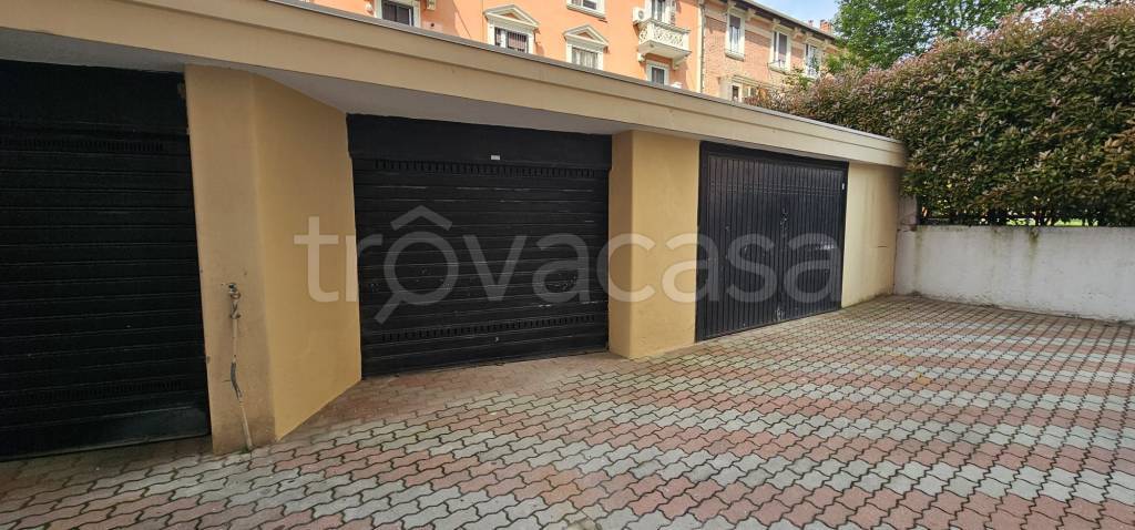 ufficio in vendita a Milano in zona Forze Armate