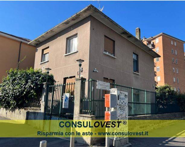 appartamento in vendita a Milano in zona Corvetto