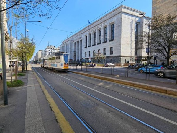 appartamento in vendita a Milano in zona Guastalla