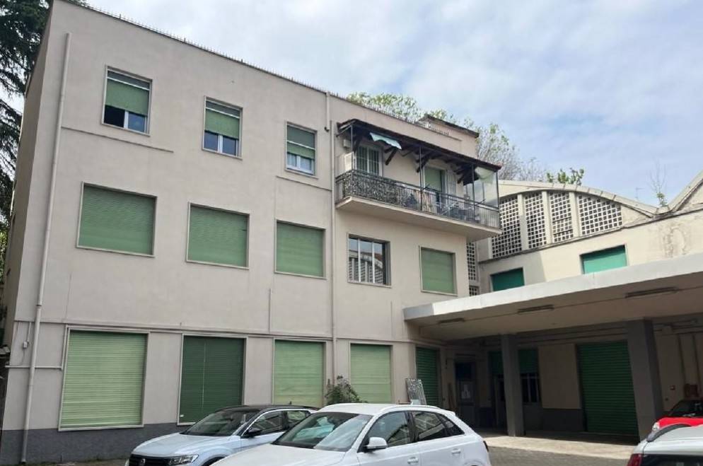 locale commerciale in vendita a Milano in zona Corvetto