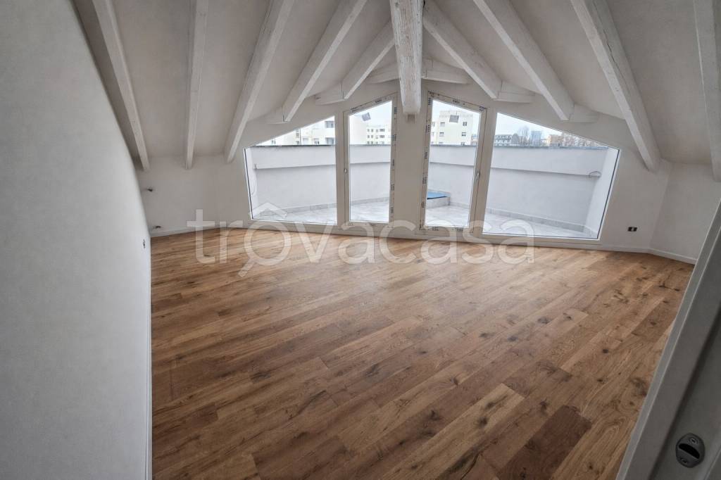 appartamento in vendita a Milano in zona Isola