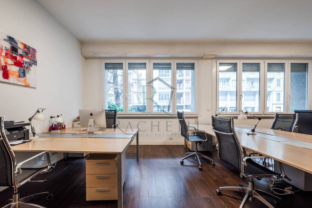 appartamento in vendita a Milano in zona Sant'Ambrogio