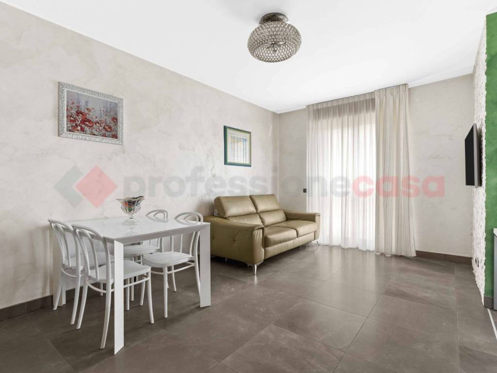 appartamento in vendita a Milano in zona Famagosta