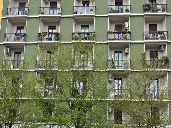 locale commerciale in vendita a Milano in zona Solari