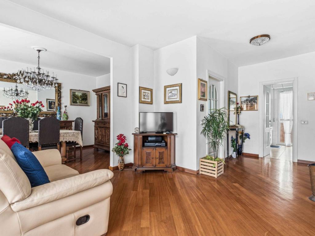 appartamento in vendita a Milano in zona Famagosta