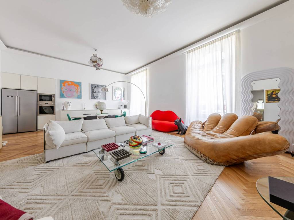 appartamento in vendita a Milano in zona Cadorna
