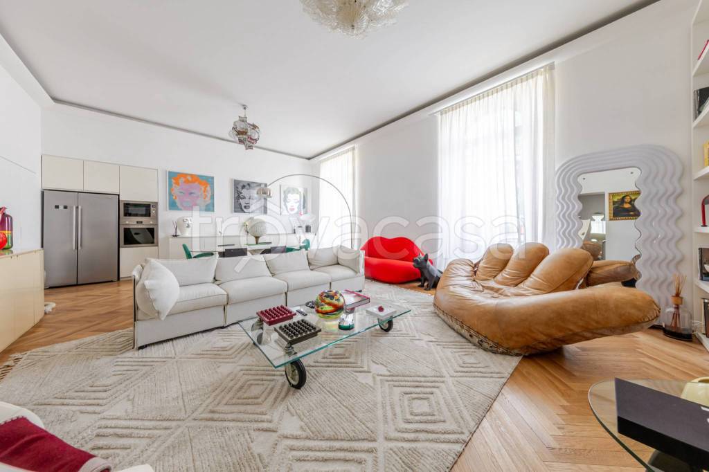 appartamento in vendita a Milano in zona Cadorna