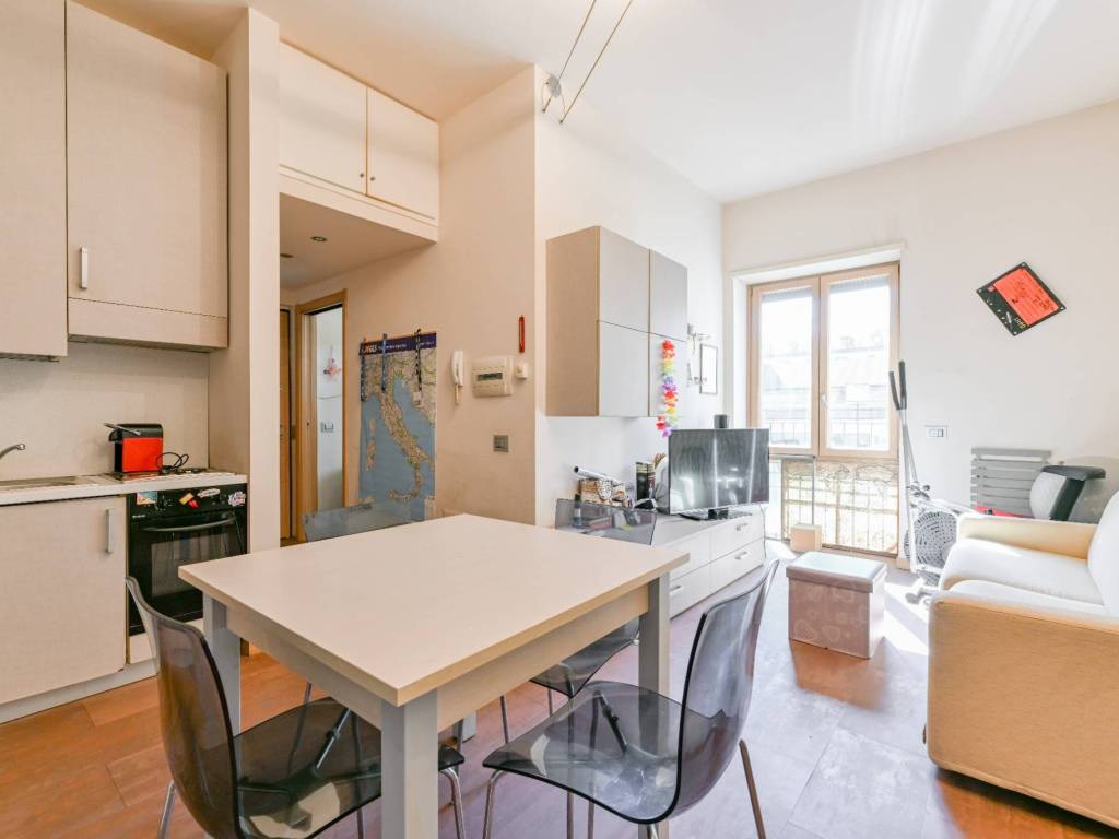 appartamento in vendita a Milano in zona Bocconi