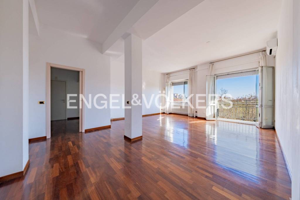 appartamento in vendita a Milano in zona Sant'Ambrogio