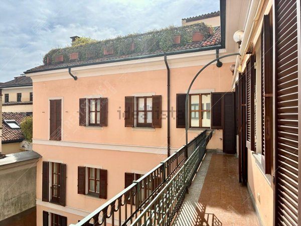 appartamento in vendita a Milano in zona Sant'Ambrogio
