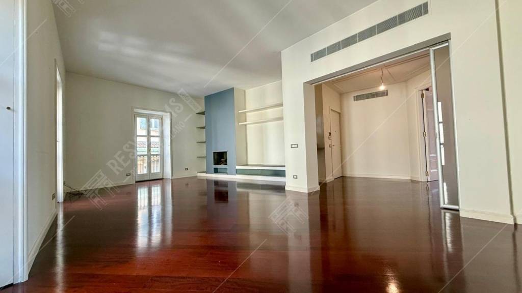 appartamento in vendita a Milano in zona Sant'Ambrogio