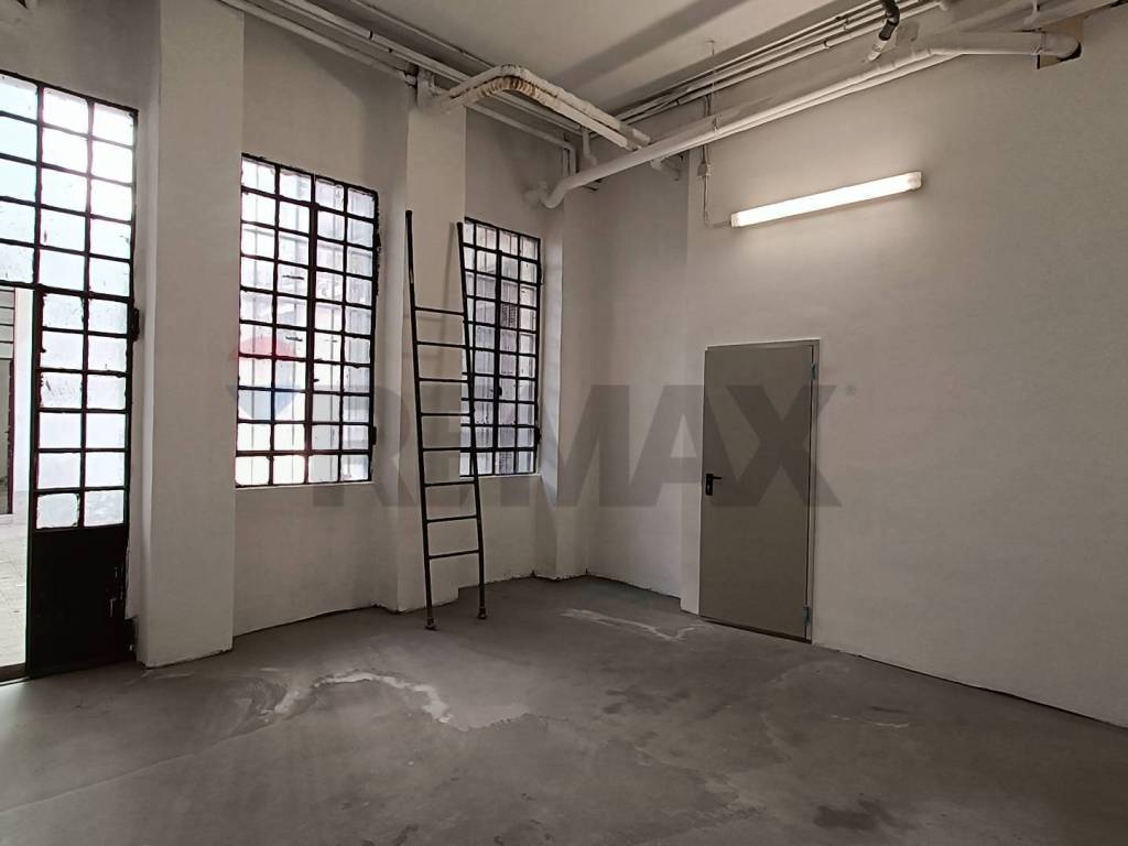 negozio in vendita a Milano in zona Città Studi