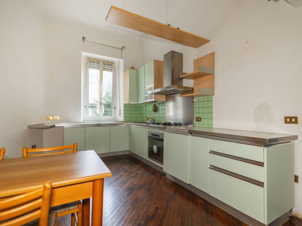 appartamento in vendita a Milano in zona Cadorna