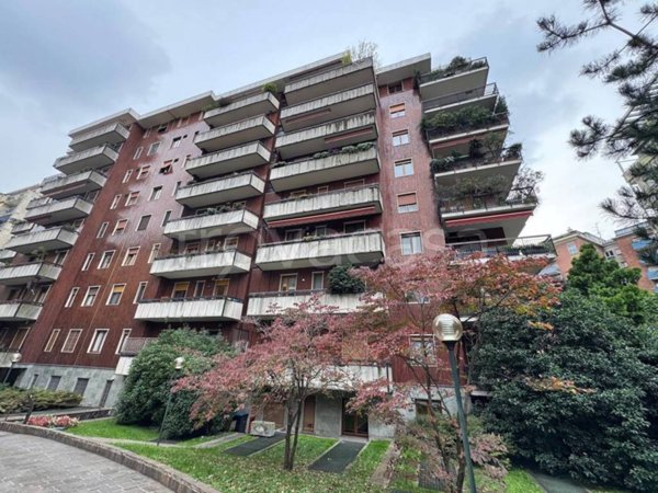 appartamento in vendita a Milano in zona Sempione