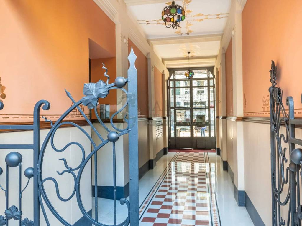 appartamento in vendita a Milano in zona Porta Nuova