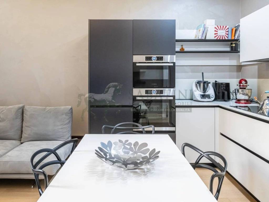 appartamento in vendita a Milano in zona Porta Nuova