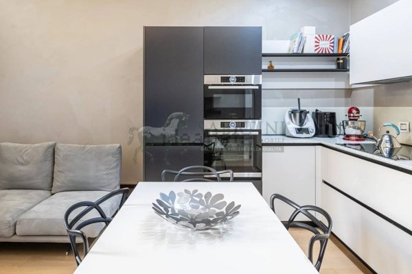 appartamento in vendita a Milano in zona Porta Nuova