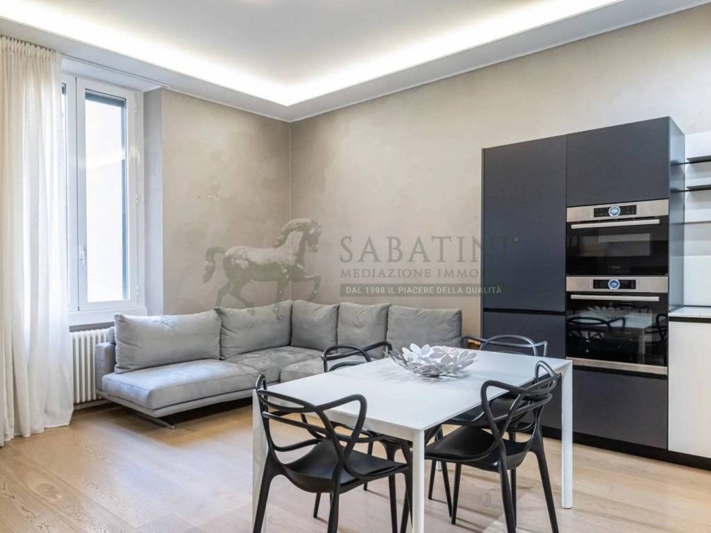 appartamento in vendita a Milano in zona Porta Nuova