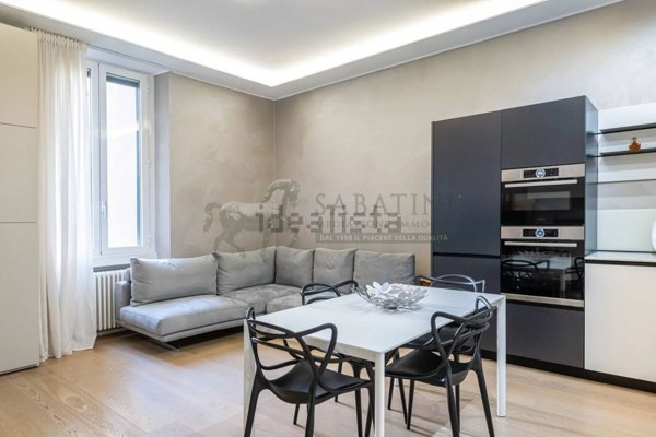 appartamento in vendita a Milano in zona Porta Nuova