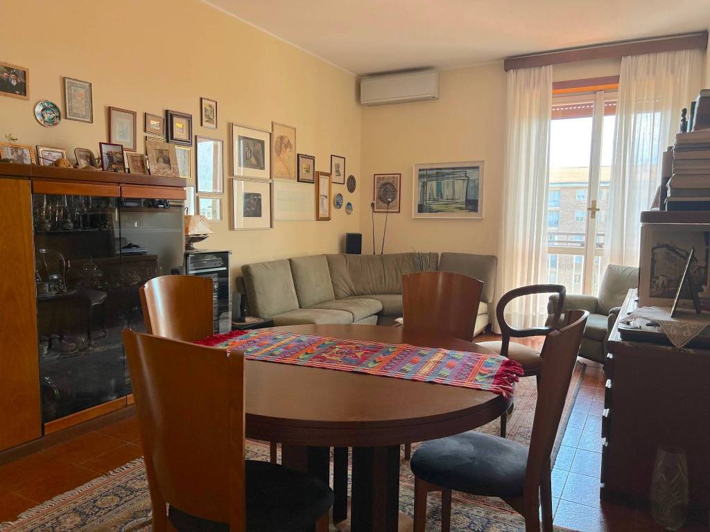 appartamento in vendita a Milano in zona Piazzale Lodi