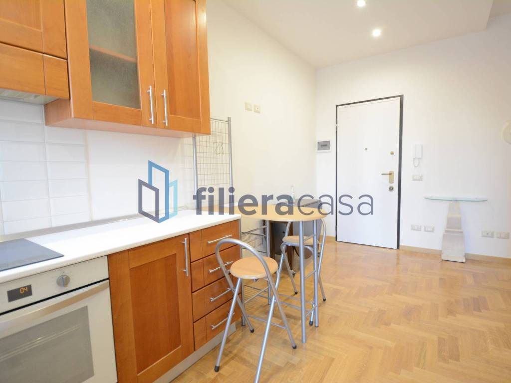 appartamento in vendita a Milano in zona Famagosta