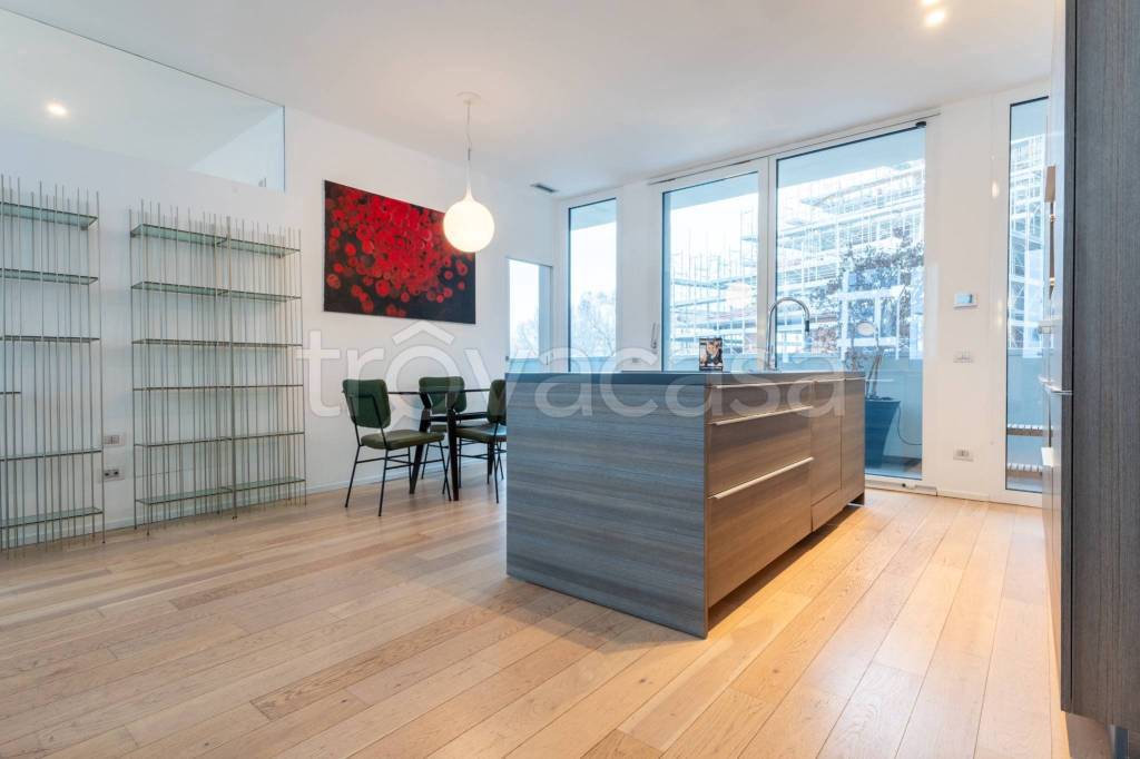 appartamento in vendita a Milano in zona Piazzale Lodi