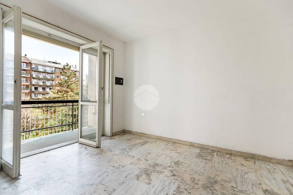 appartamento in vendita a Milano in zona Lorenteggio