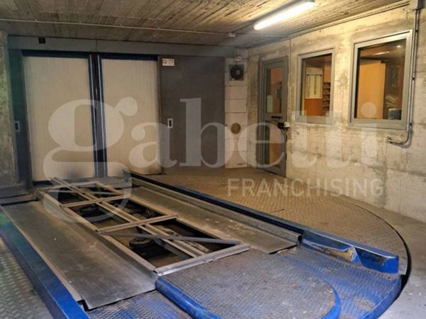 negozio in vendita a Milano in zona Guastalla