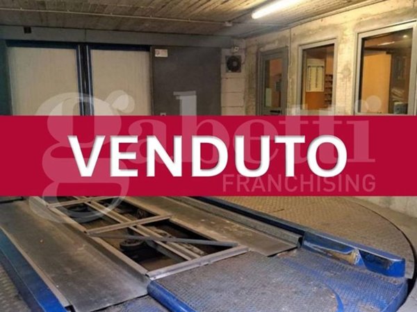 negozio in vendita a Milano in zona Guastalla
