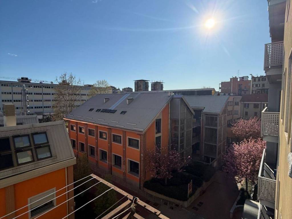 appartamento in vendita a Milano in zona Bocconi