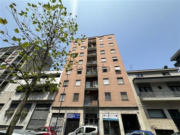 appartamento in vendita a Milano in zona Lorenteggio