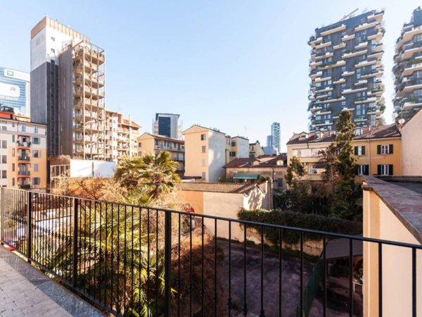 intera palazzina in vendita a Milano in zona Isola