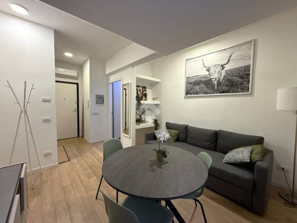 appartamento in vendita a Milano in zona Guastalla