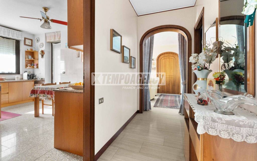 appartamento in vendita a Milano in zona Barona