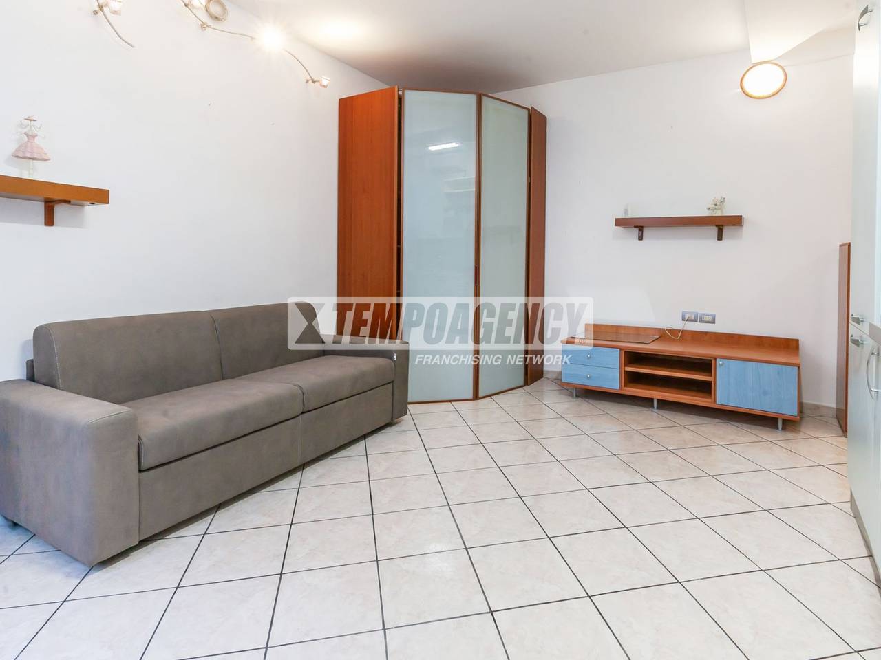 appartamento in vendita a Milano in zona Lorenteggio