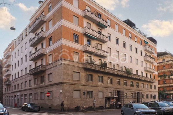 appartamento in vendita a Milano in zona Porta Nuova