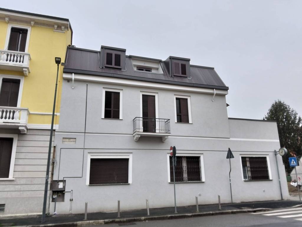 appartamento in vendita a Milano in zona Baggio