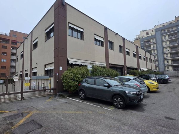 casa indipendente in vendita a Milano in zona Vigentino