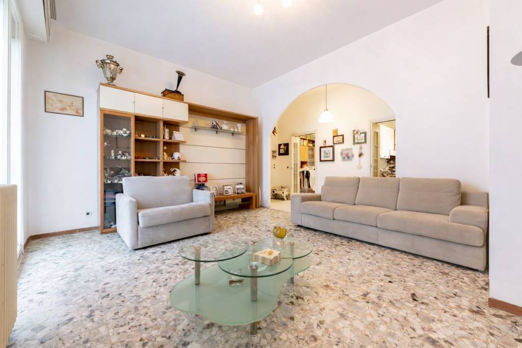 appartamento in vendita a Milano in zona Lorenteggio