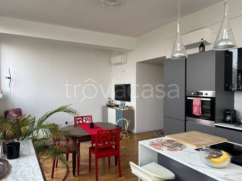 appartamento in vendita a Milano in zona Forlanini