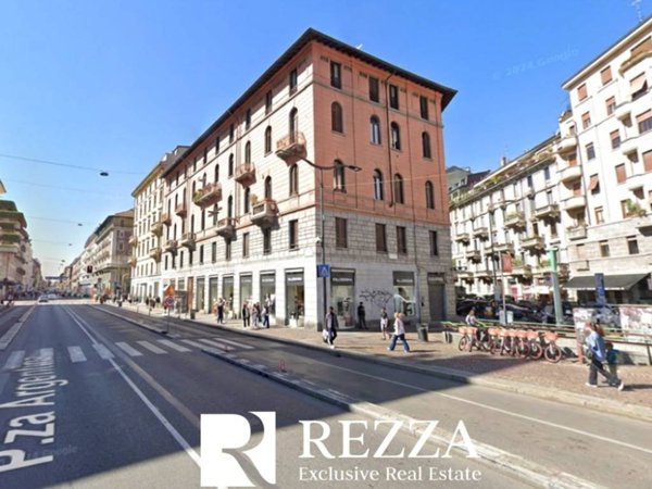 intera palazzina in vendita a Milano in zona Centro Direzionale