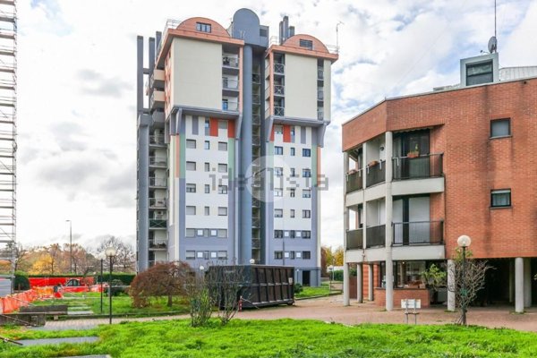 appartamento in vendita a Milano in zona Lorenteggio