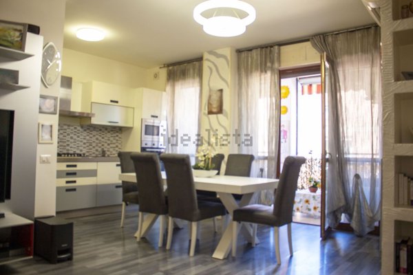 appartamento in vendita a Milano in zona Lorenteggio