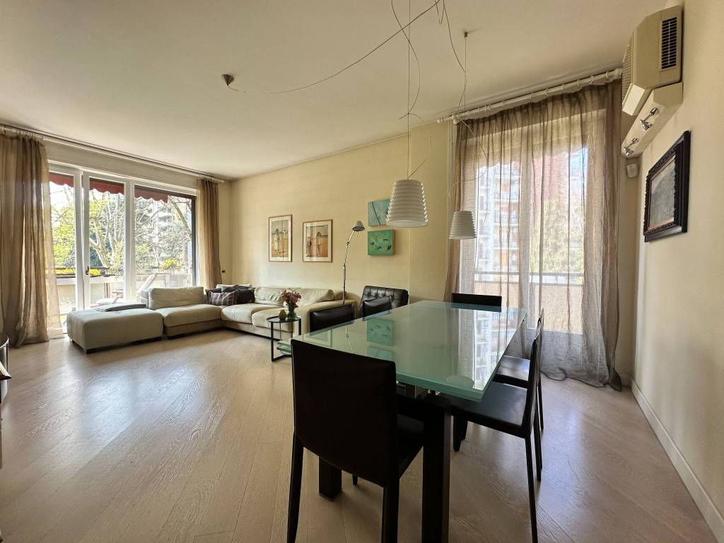 appartamento in vendita a Milano in zona Trenno