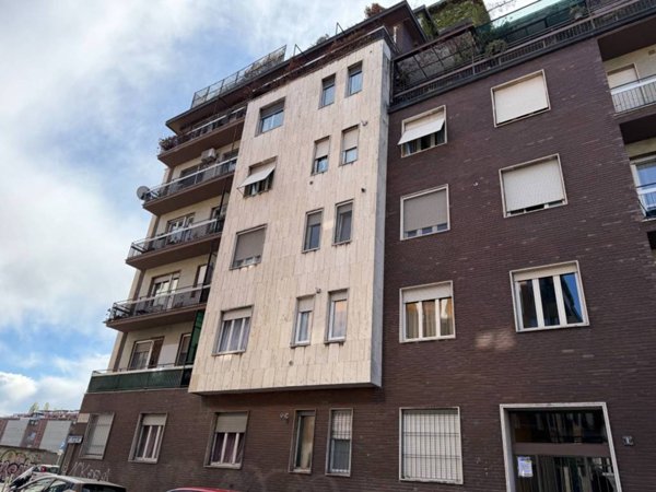 appartamento in vendita a Milano in zona Famagosta