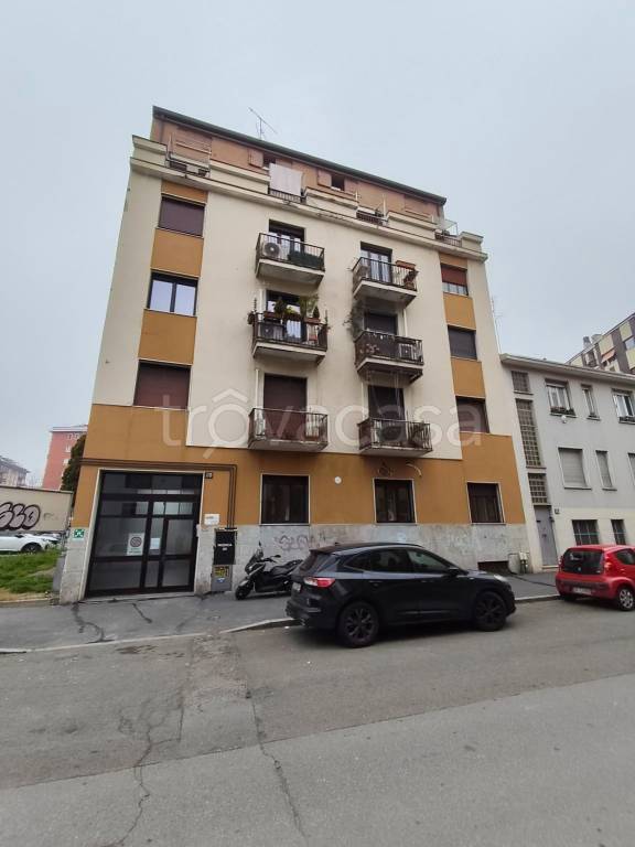 appartamento in vendita a Milano in zona Barona