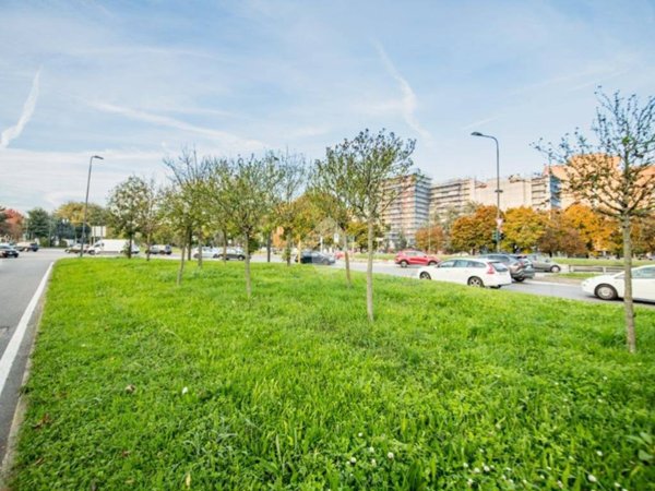 appartamento in vendita a Milano in zona Baggio